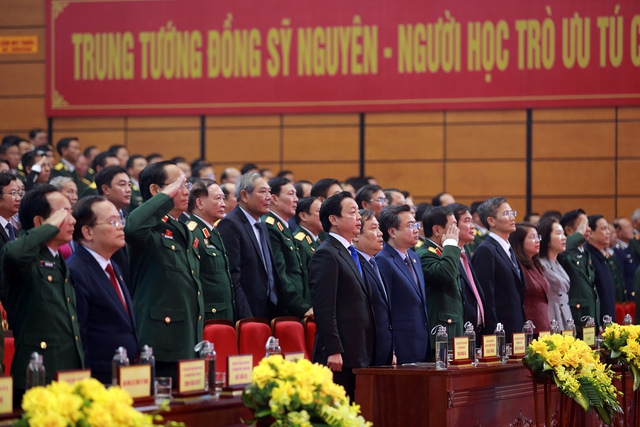 Phó Thủ tướng Trần Hồng Hà cùng các đại biểu thực hiện nghi lễ chào cờ trước khi bắt đầu lễ kỷ niệm - Ảnh: VGP/Minh Khôi